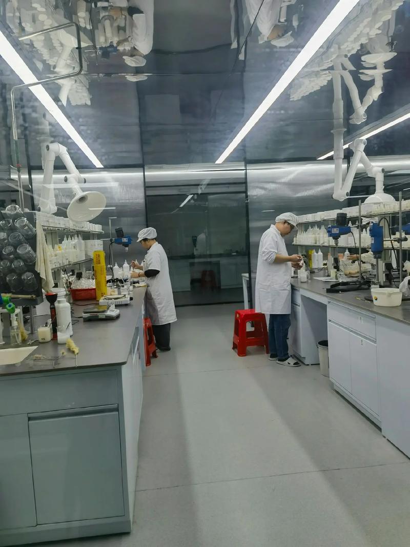 探秘生物科技护肤品工厂 从实验室到生产线的科学之旅
